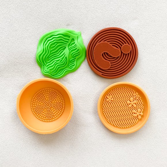 Wet N Wild SpongeBob Brush Cleaner Mat Set - Picture 2 of 3